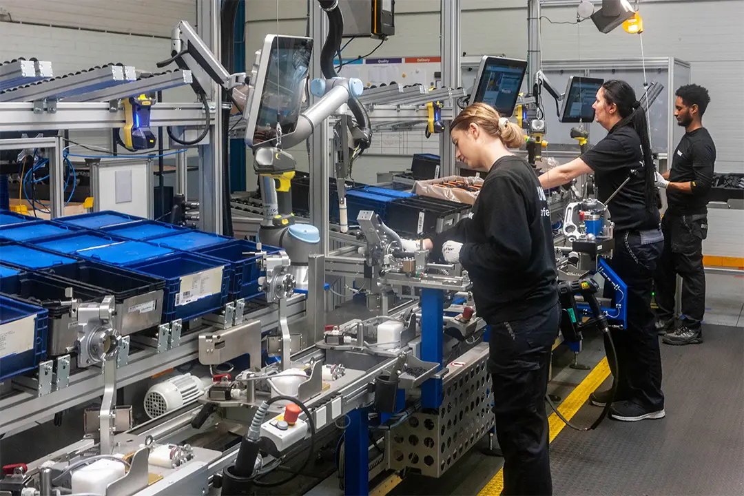 VisualFactory - Haal hoge kwaliteitseisen met handmatige assemblage 3 Brink trekhaken assemblagelijn