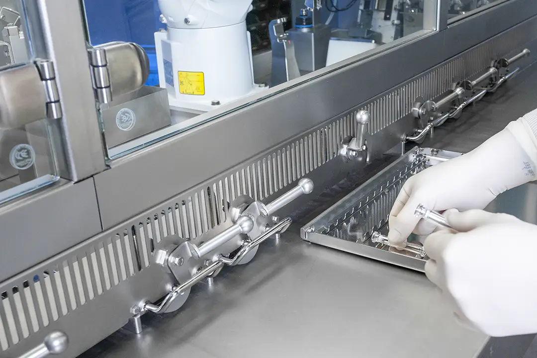 Curium assemblage machine