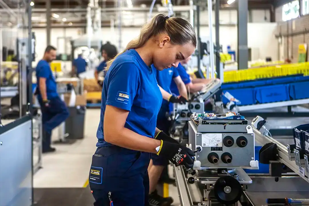Remeha assemblagelijn hybride warmtepomp