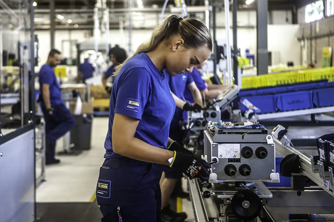 Assemblagelijn voor de Remeha Elga Ace hybride warmtepomp zat in één week op de gewenste output 2 Remeha-assemblagelijn-5