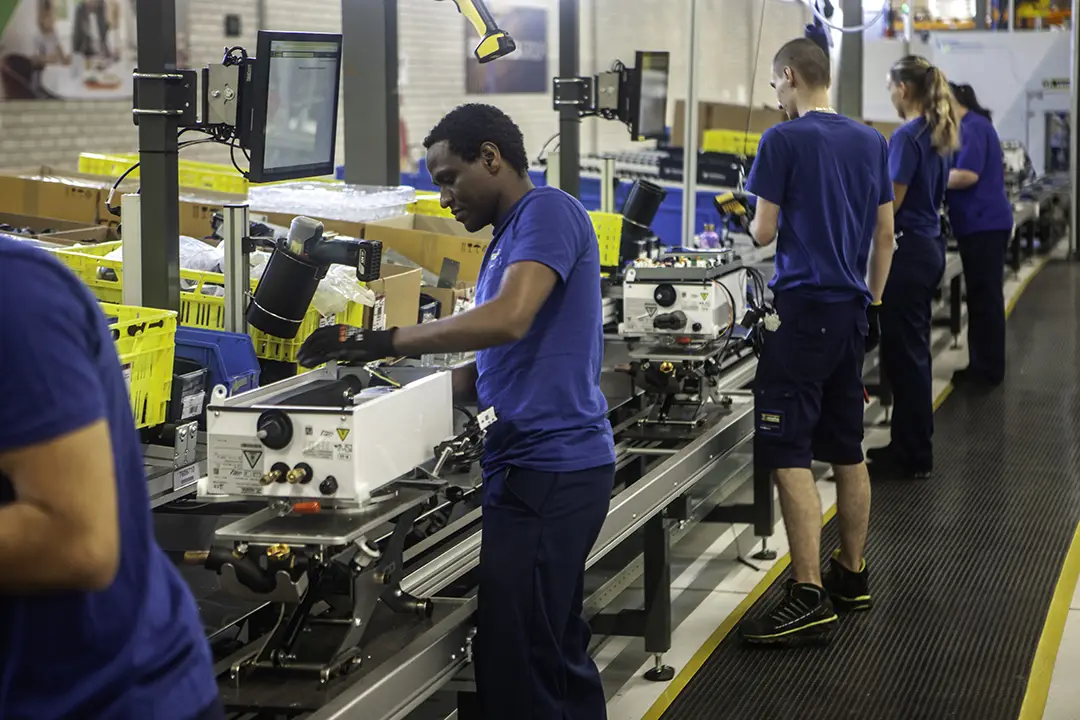 Assemblagelijn voor de Remeha Elga Ace hybride warmtepomp zat in één week op de gewenste output 1 Remeha-assemblagelijn-6